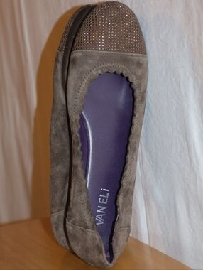 VANELi Dark Taupe Suede Ballet Flats w/Embellished Toe And Purple Insole. 8.5M.